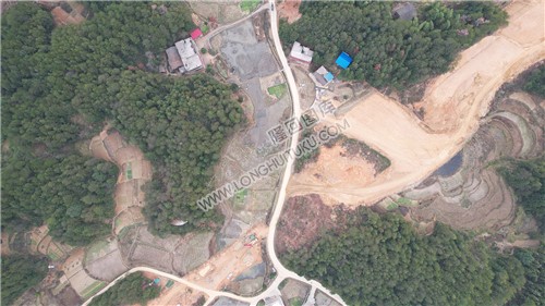 新新高速羊古坳互通出口，建设中