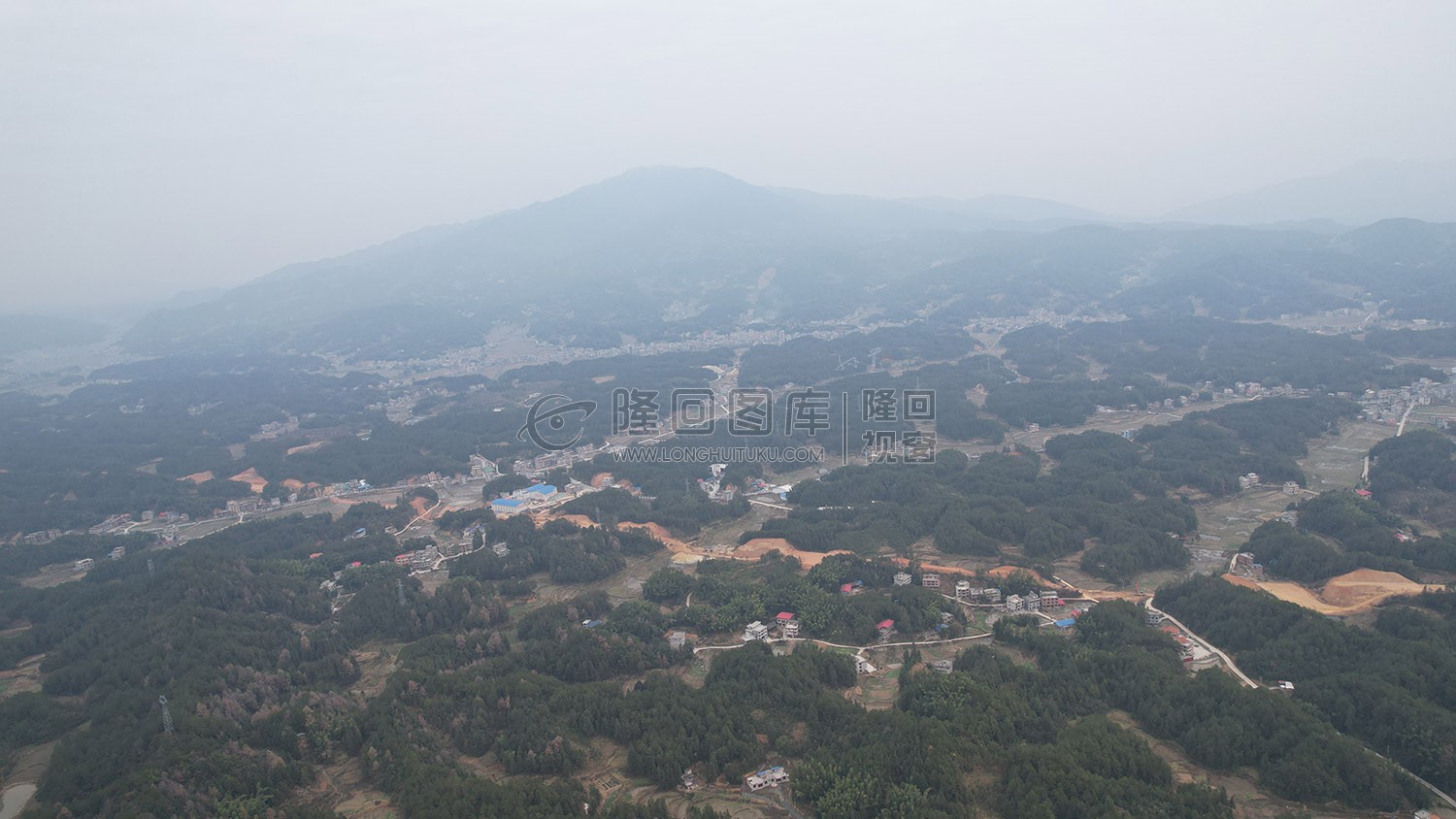 新新高速羊古坳互通出口，建设中