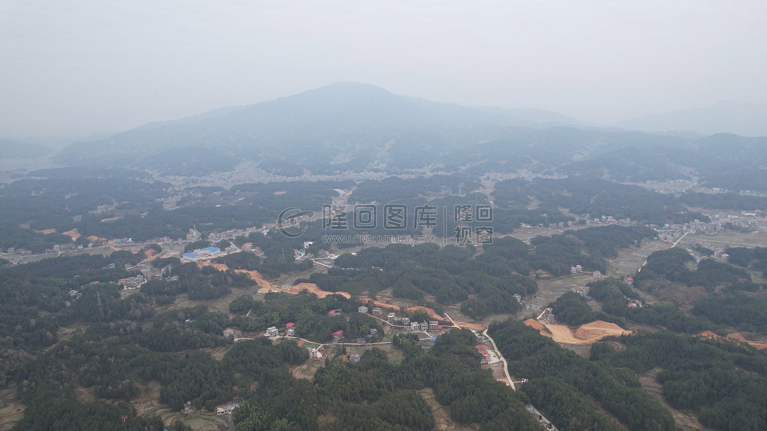 新新高速羊古坳互通出口，建设中