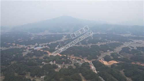 新新高速羊古坳互通出口，建设中