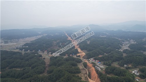 新新高速羊古坳互通出口，建设中