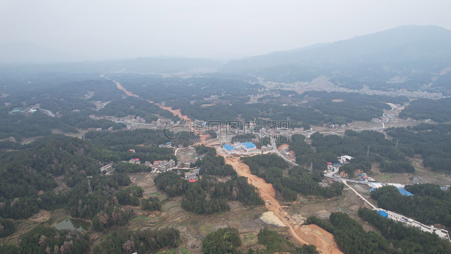 新新高速羊古坳互通出口，建设中