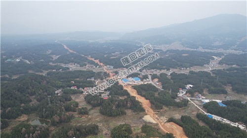 新新高速羊古坳互通出口，建设中