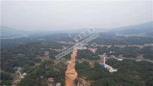 新新高速羊古坳互通出口，建设中