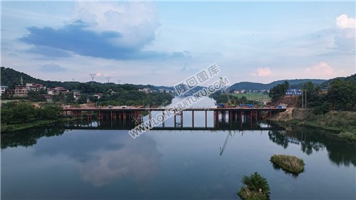 赧水特大桥施工桥梁已开通，火热施工中