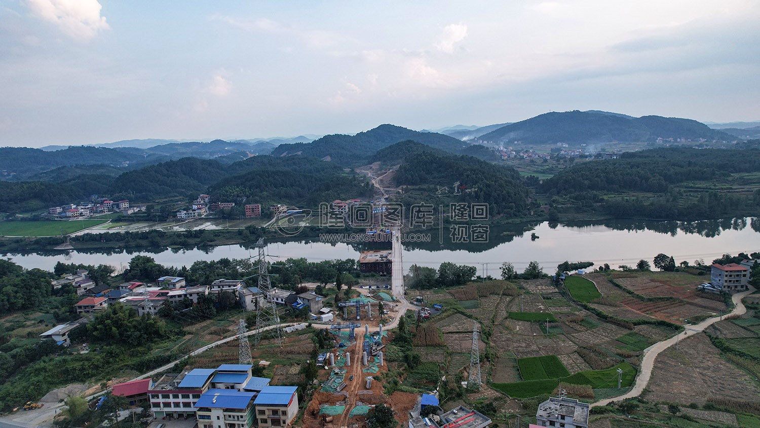 赧水特大桥施工桥梁已开通，火热施工中