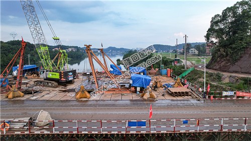 赧水特大桥施工桥梁已开通，火热施工中