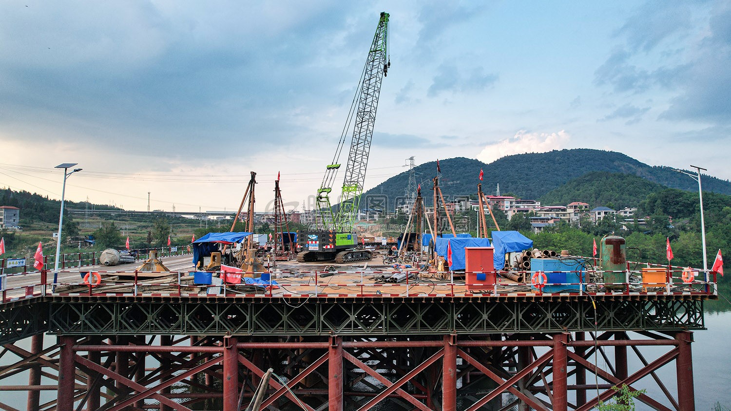 赧水特大桥施工桥梁已开通，火热施工中