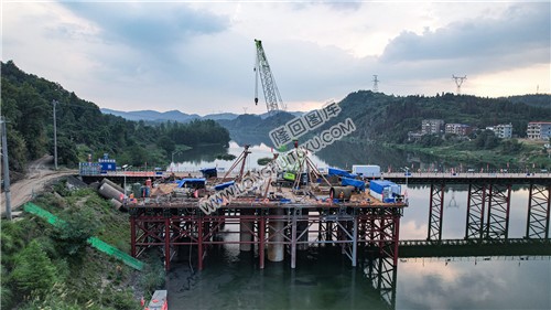 赧水特大桥施工桥梁已开通，火热施工中