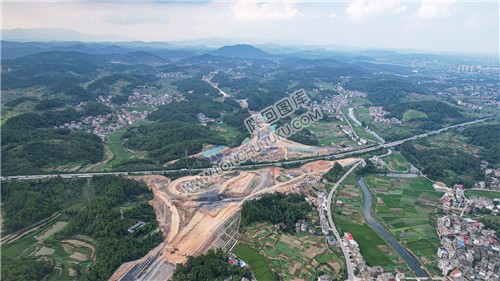 屋主塘枢纽，山体开挖完成