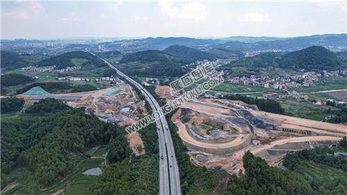 屋主塘枢纽，山体开挖完成