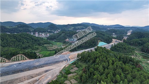 屋主塘枢纽，山体开挖完成