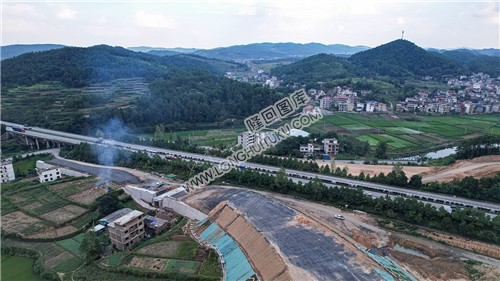 屋主塘枢纽，山体开挖完成