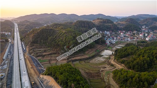 幸福村的三角塘村落