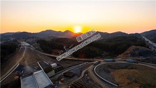 工地火热施工中