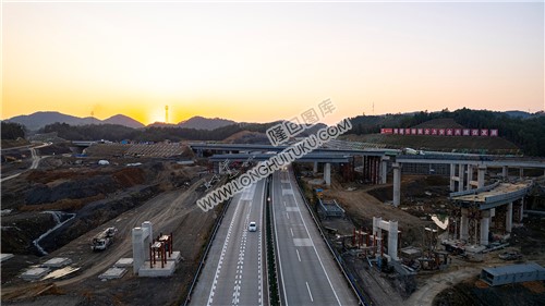 沪昆高速车辆正常行驶