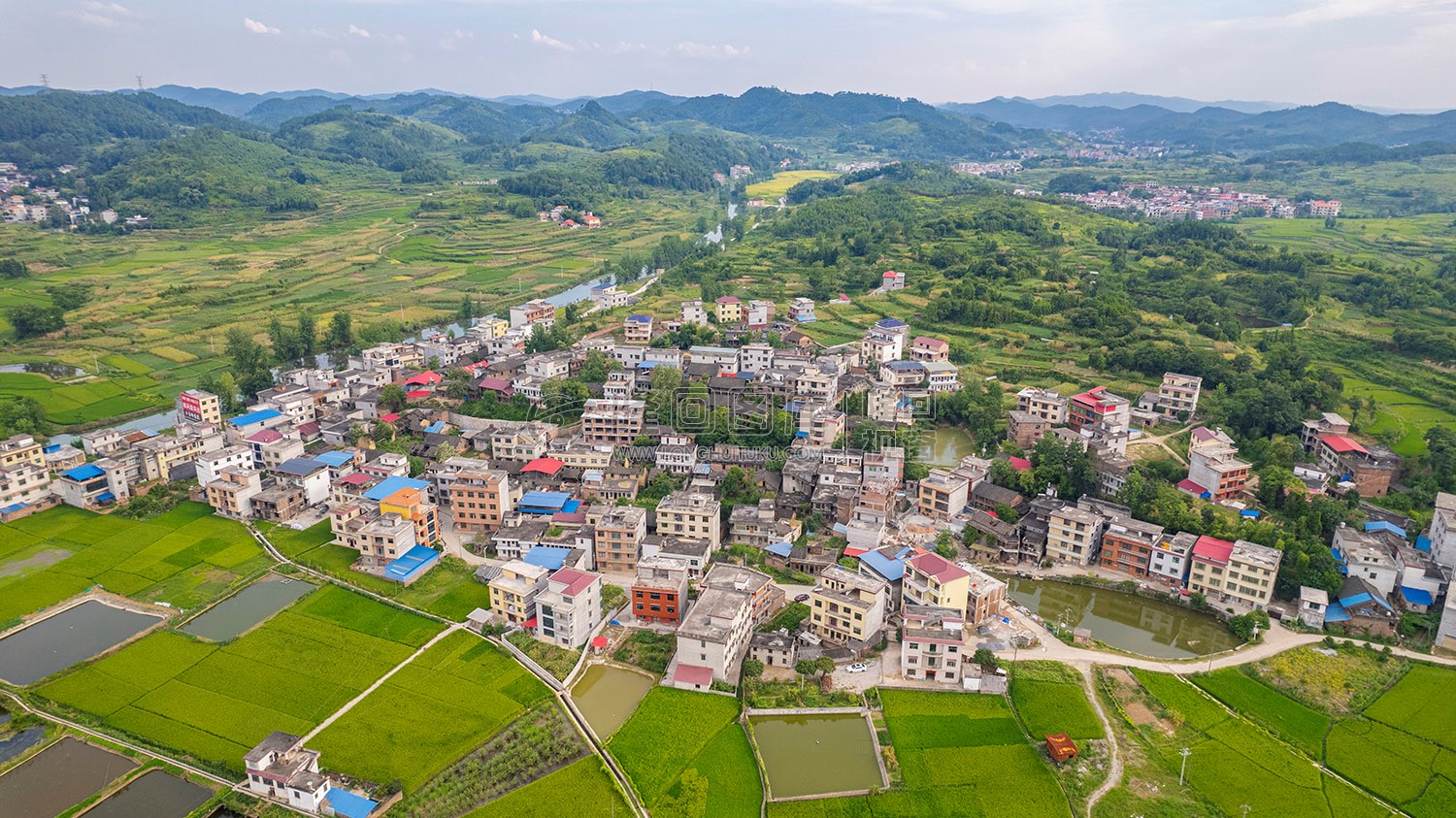 乐荷村，乐居田与荷叶合并