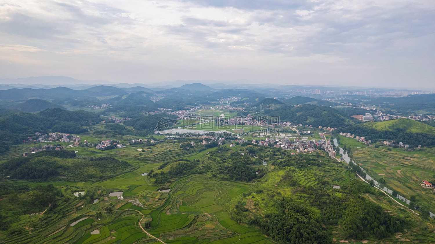 乐荷村，乐居田与荷叶合并