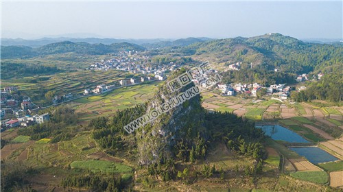 石笋寨,一座像春笋的石山!