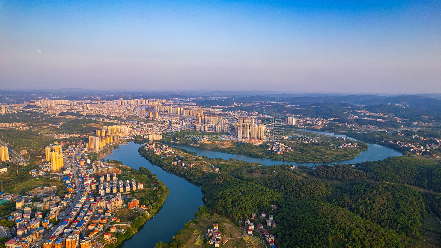 隆回全景航拍，县城全景
