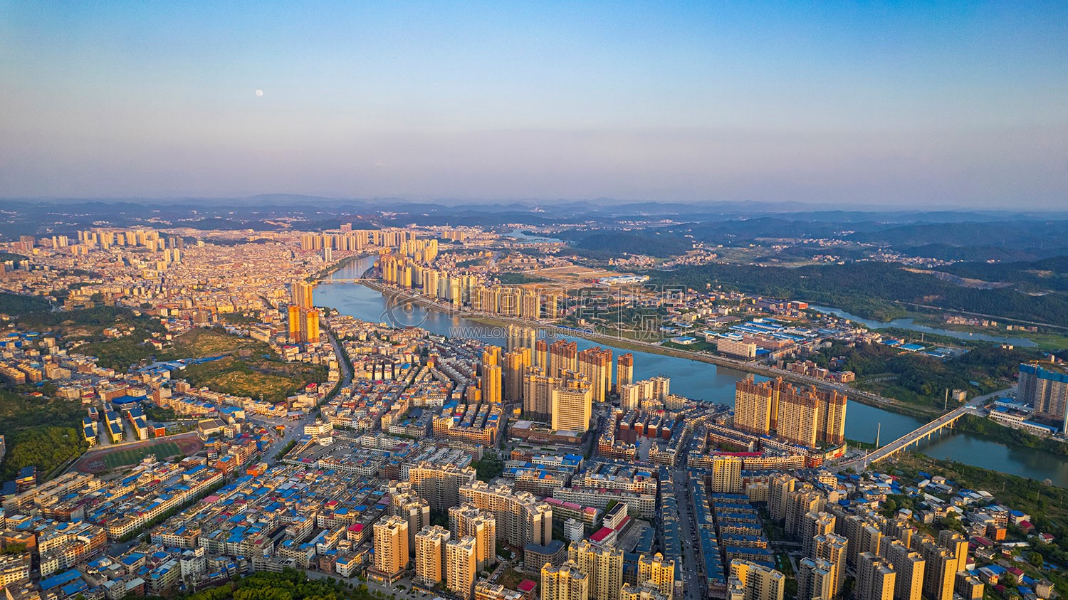 隆回全景航拍，县城全景