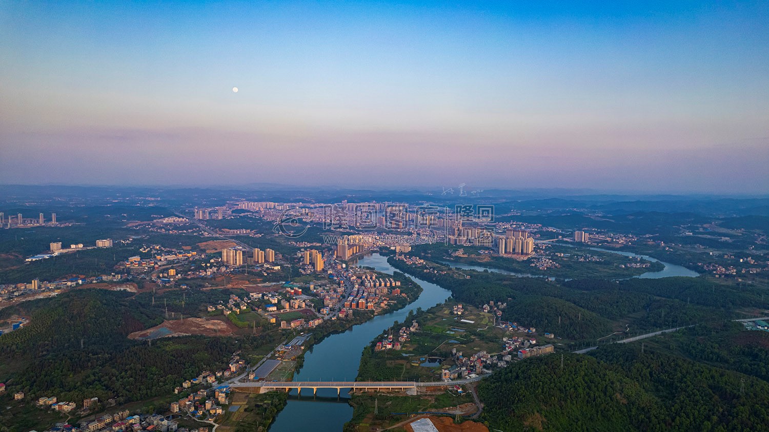 隆回全景航拍，县城全景