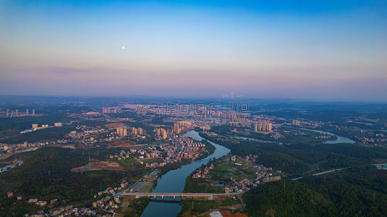 隆回全景航拍，县城全景