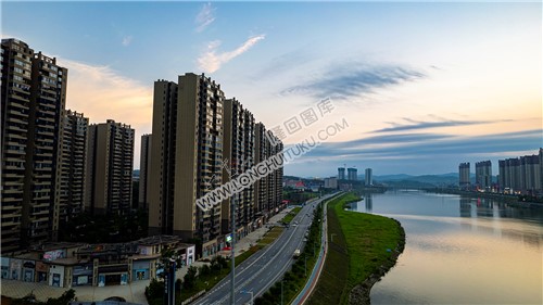 隆回县城赧水河岸风光