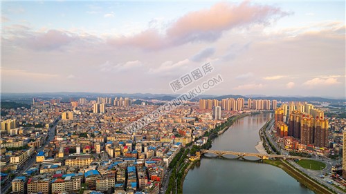 隆回县城赧水河岸风光