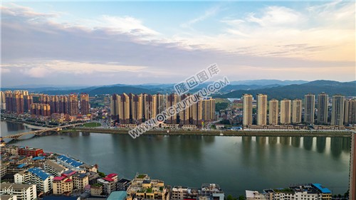 隆回县城赧水河岸风光