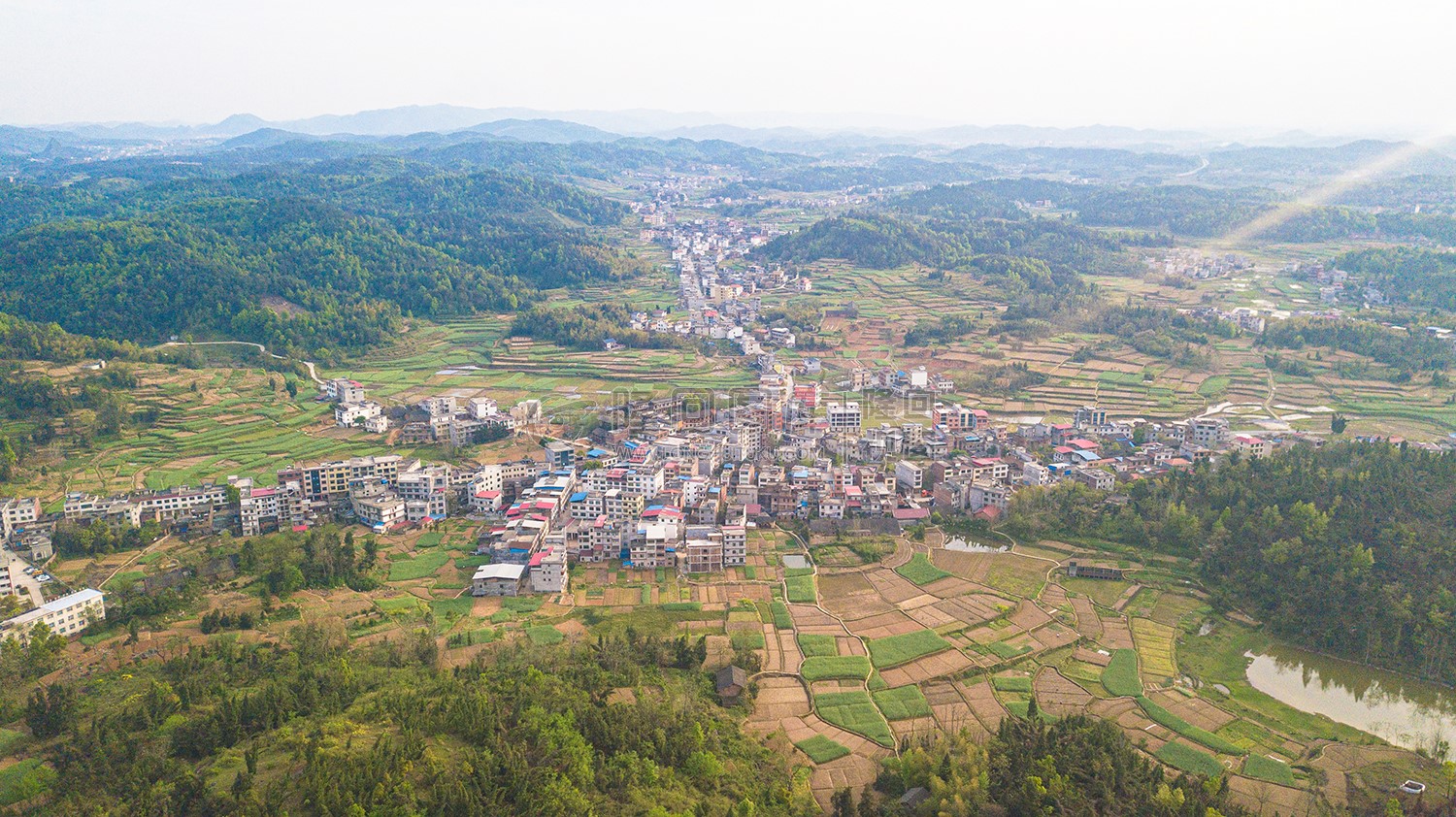 长铺往上石村方向