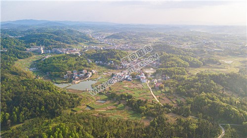 高毛村村落，长铺中学路口进入