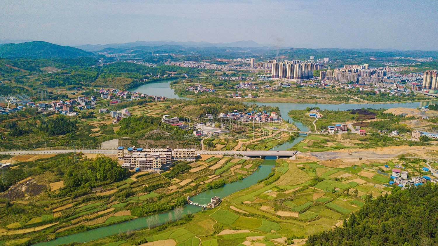 资江社区，原狮子村、小江村与紫河村三村合并而成