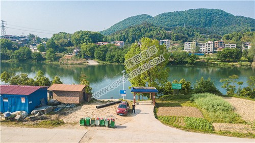 付家渡口，对面为九龙村