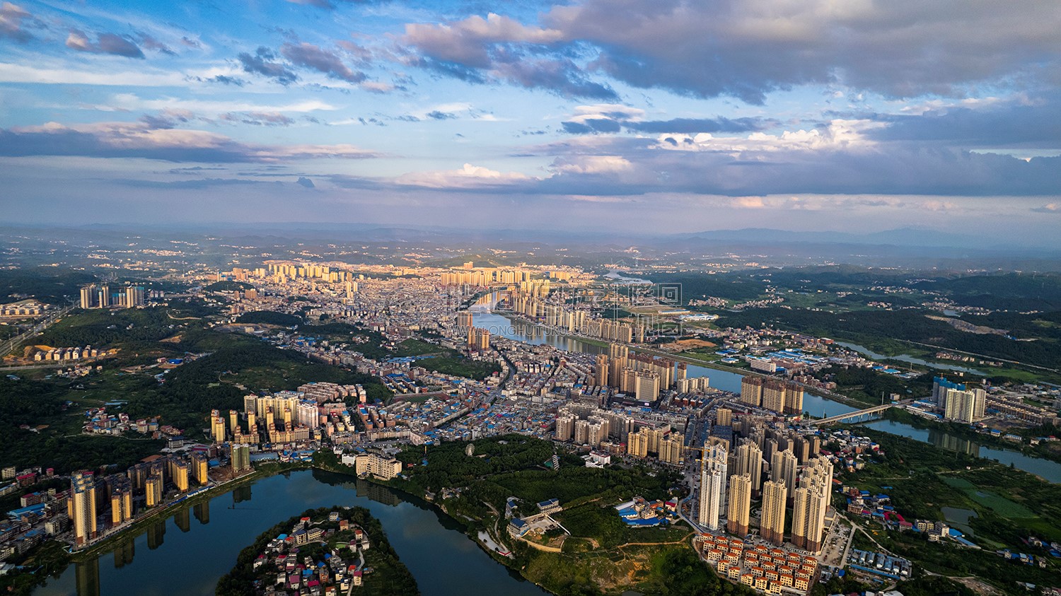 隆回全景航拍，县城全景
