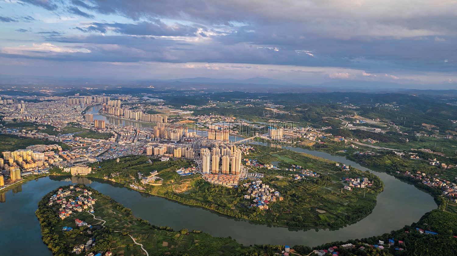 隆回全景航拍，县城全景