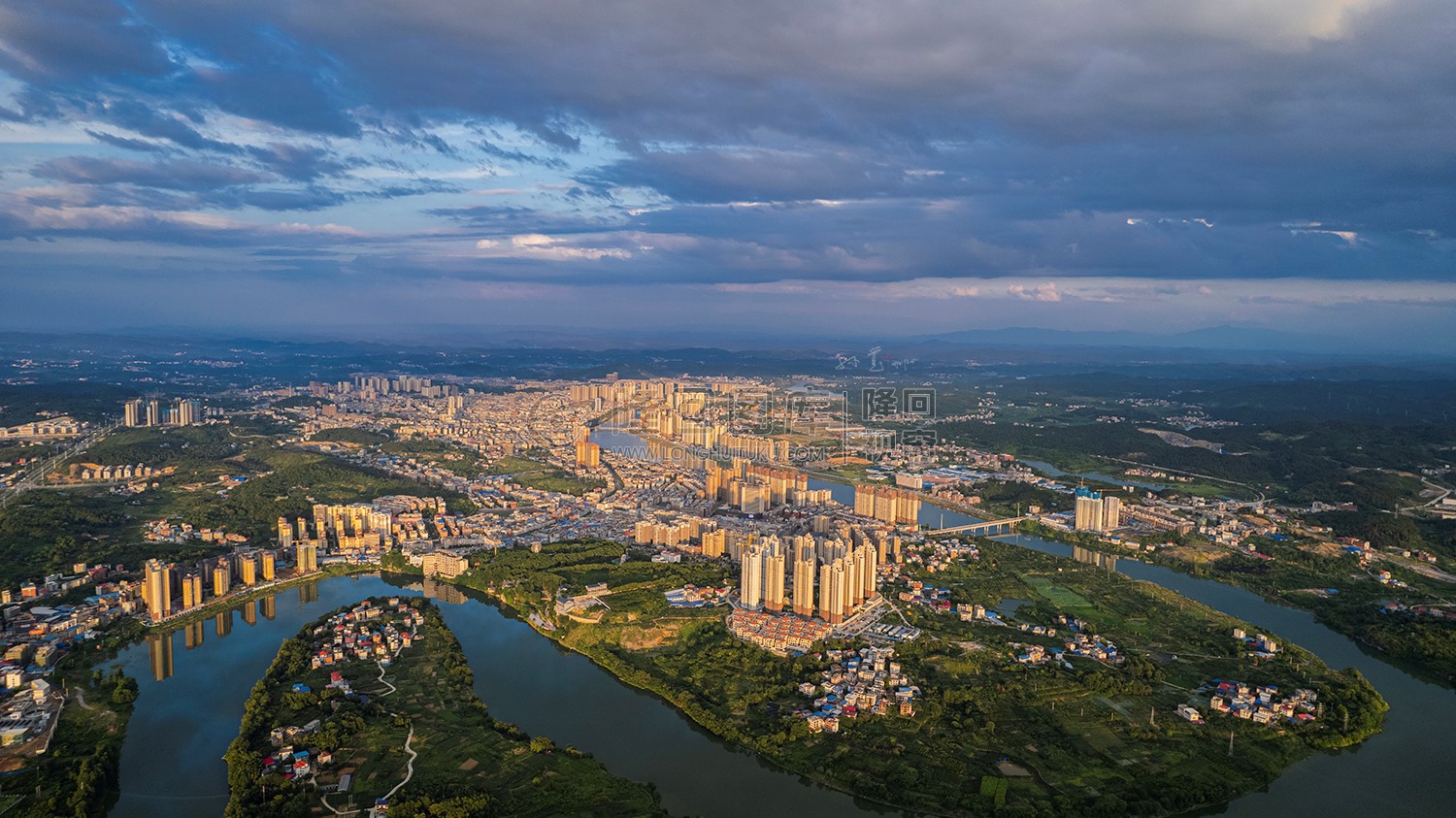 隆回全景航拍，县城全景