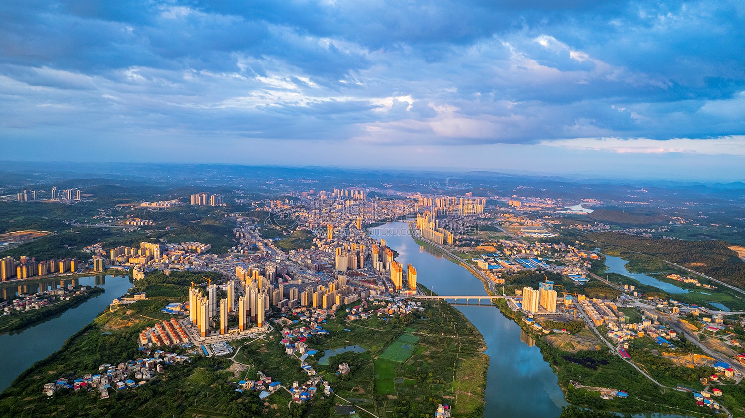隆回全景航拍，县城全景