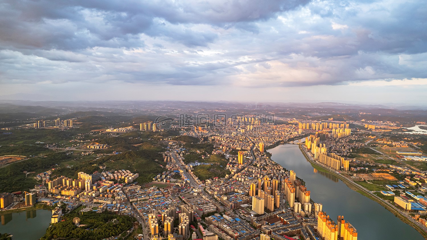 隆回全景航拍，县城全景