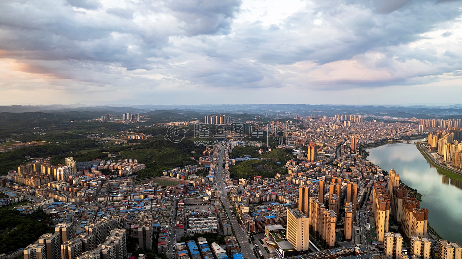 隆回全景航拍，县城全景