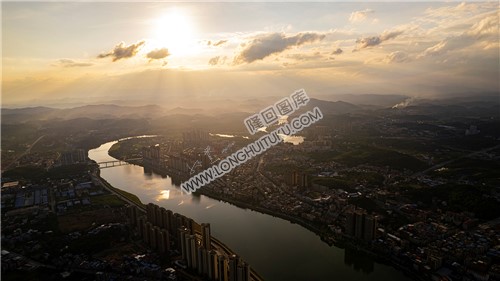 隆回县城金光佛光晚霞，丁达尔光