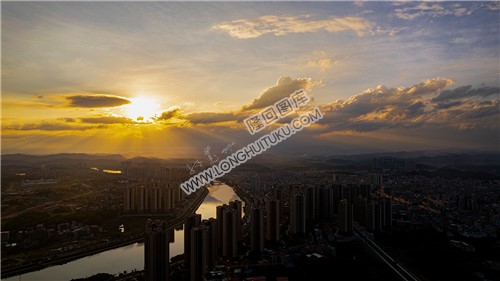 隆回县城金光佛光晚霞，丁达尔光