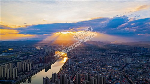 隆回县城金光佛光晚霞，丁达尔光