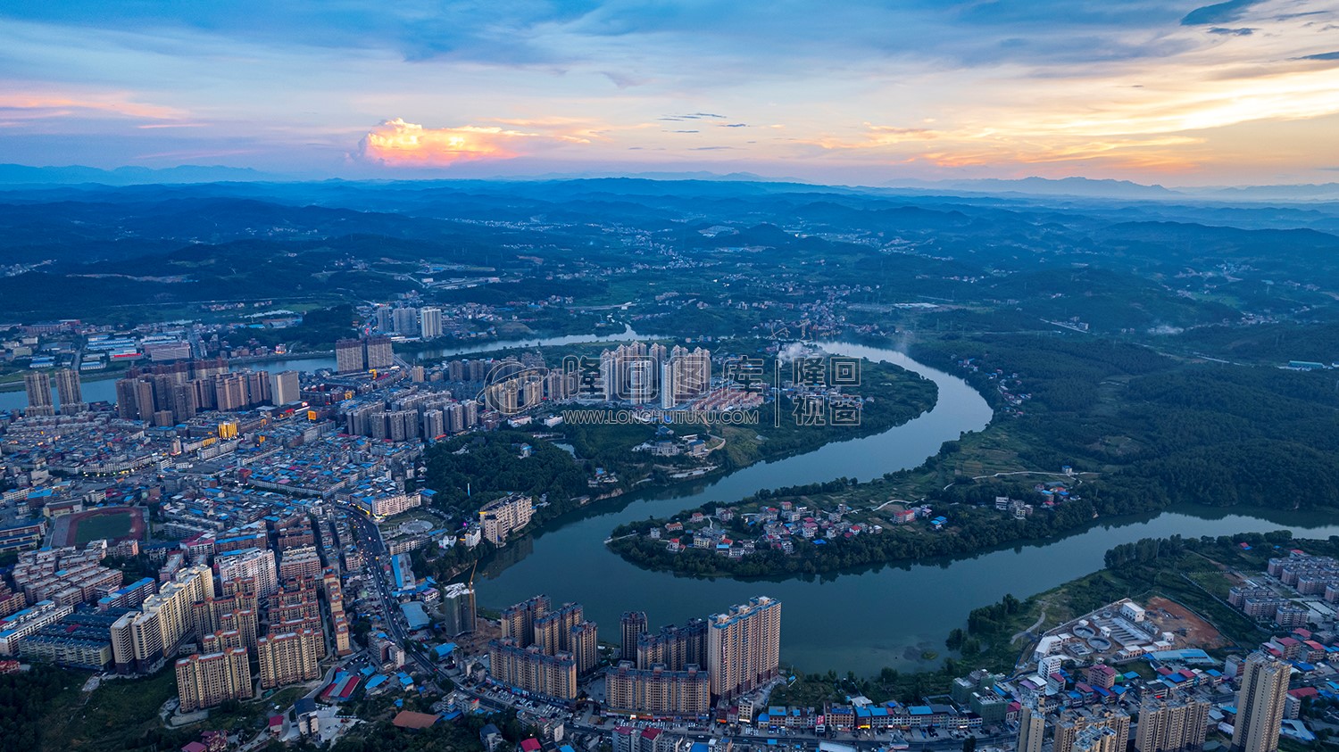 隆回城西总站区域日落场景