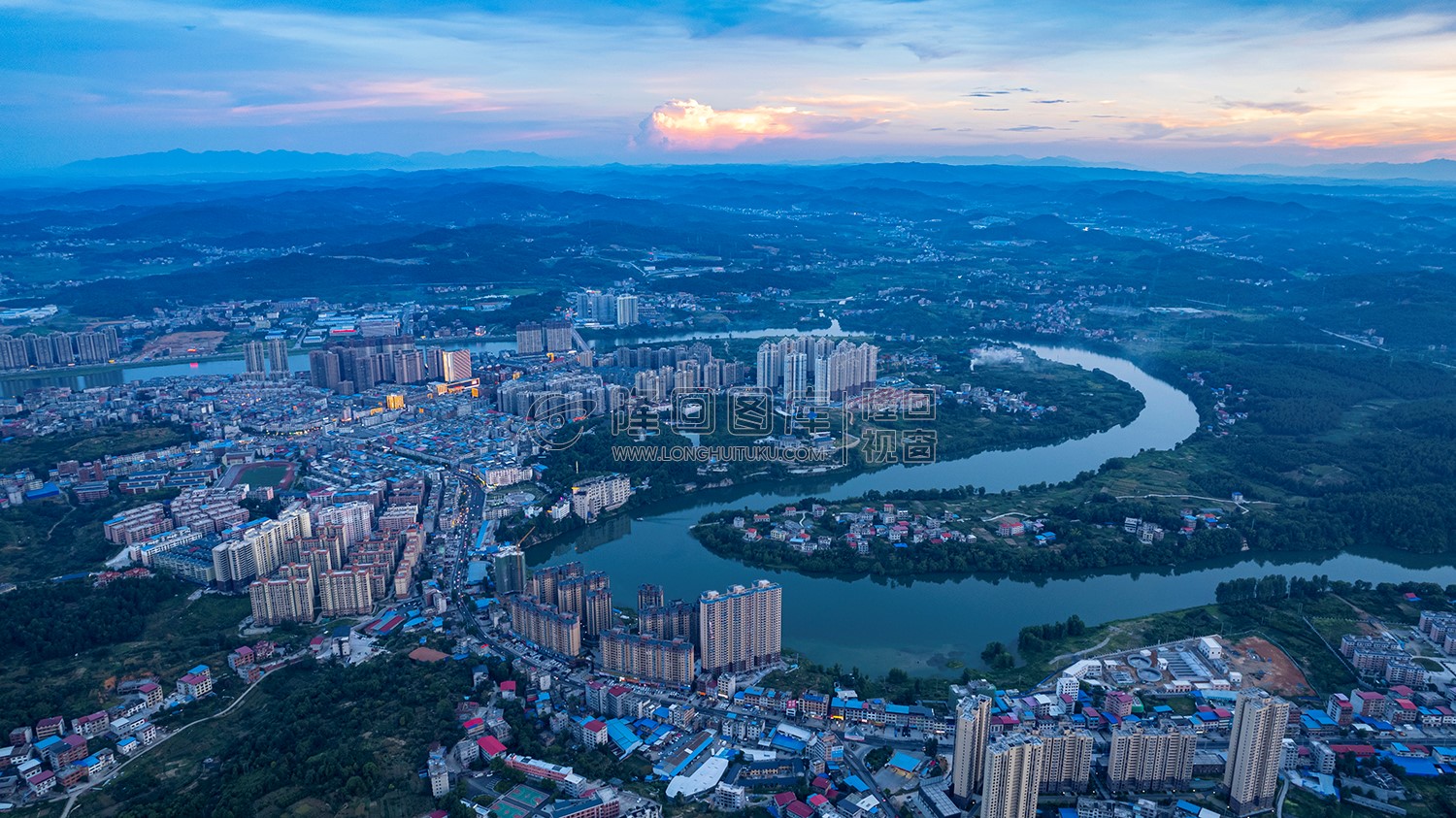隆回城西总站区域日落场景