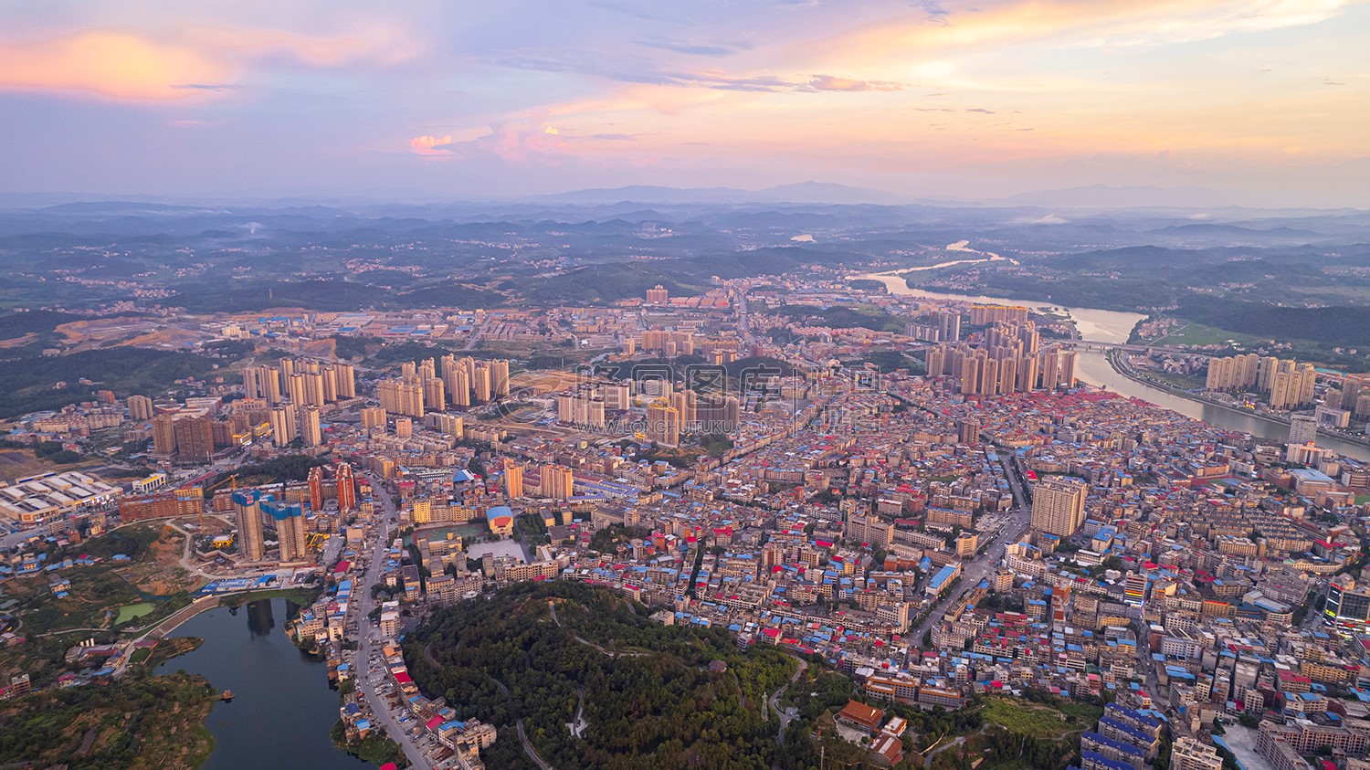 隆回县城火烧云夕阳日落美景