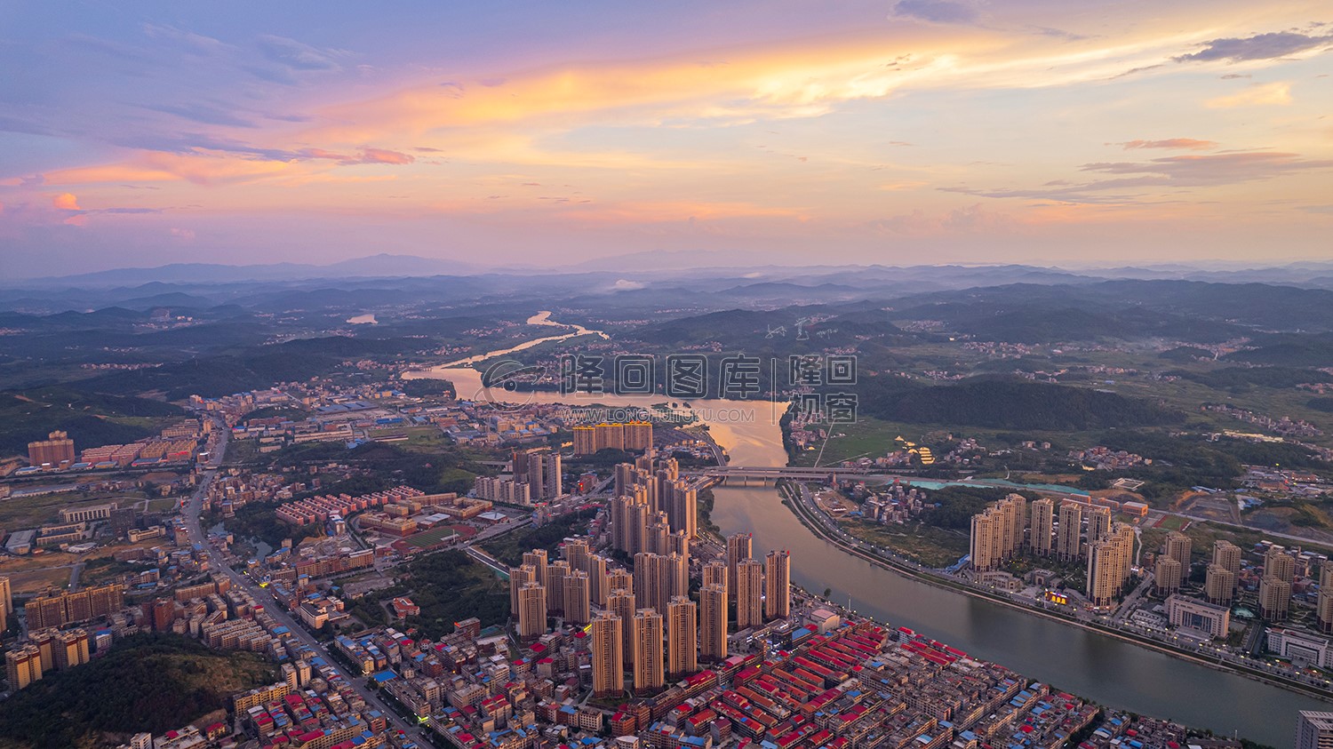 隆回县城火烧云夕阳日落美景