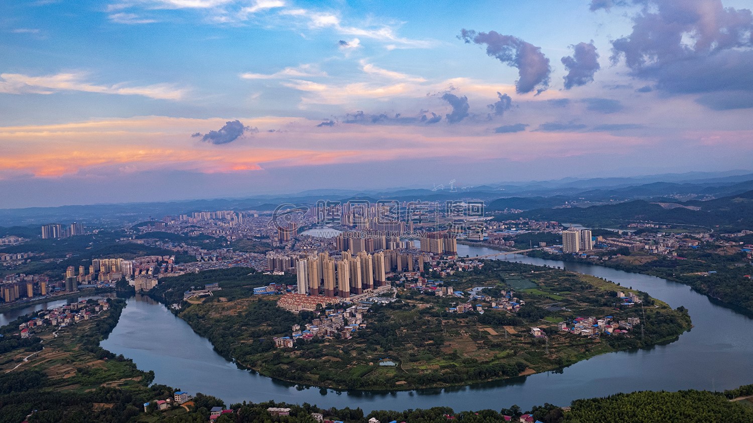 隆回城西看县城全景