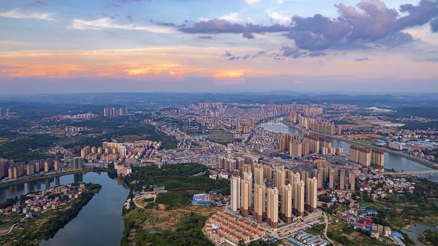 隆回城西看县城全景