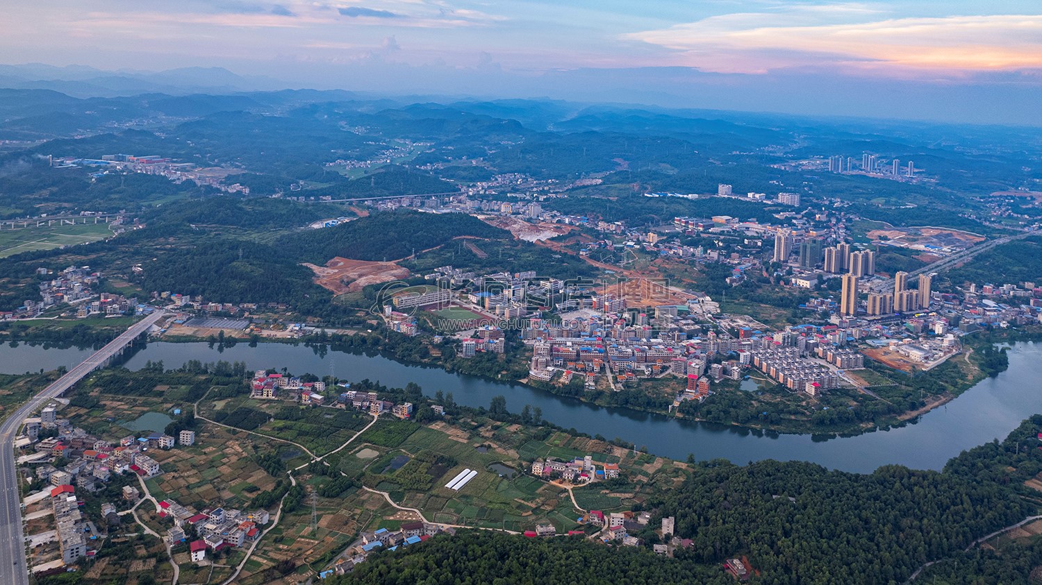 隆回城西看县城全景